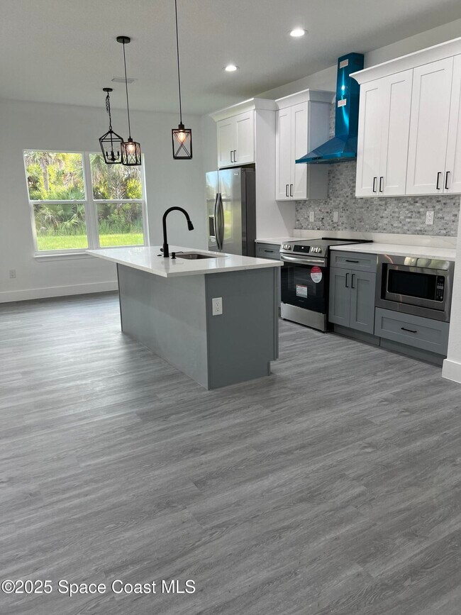 Building Photo - 200 Farley St