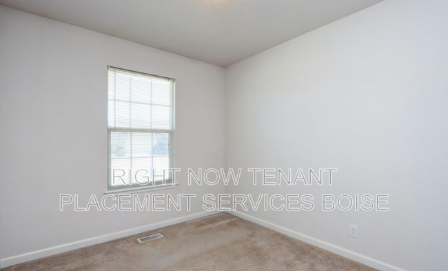 Building Photo - 815 S Pawnee Ave