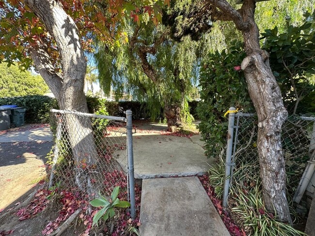 Building Photo - 564-568 7th St