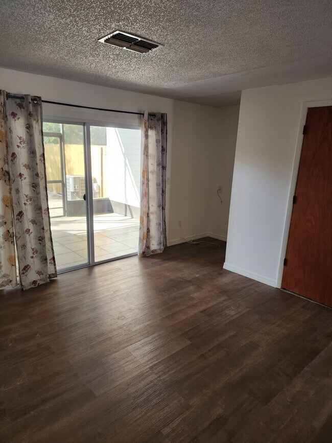 Building Photo - 2750 S Pines Dr