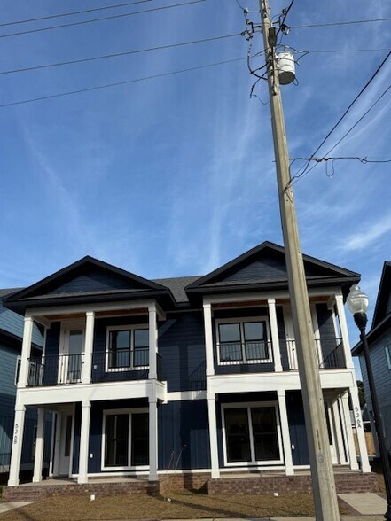 Primary Photo - 536 N De Villiers St