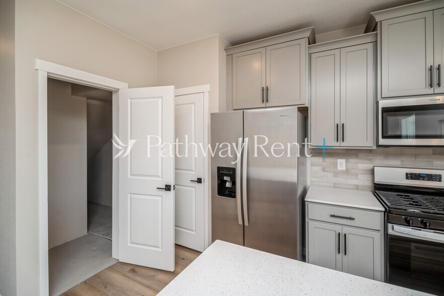 Building Photo - 9464 Yampa St