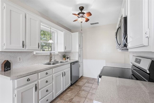 Building Photo - Charming 3-bedroom 2 bath Home Located in Cleburne.