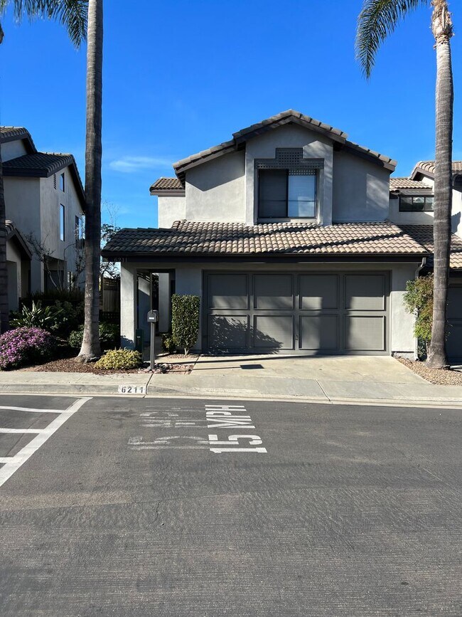 Building Photo - 2 Bedroom 2.5 bath townhouse