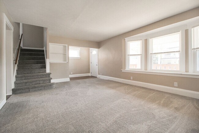 Building Photo - Must See!! Renovated Spacious Single Family House!
