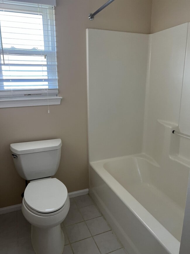 Building Photo - 3701 Castlewood Dr