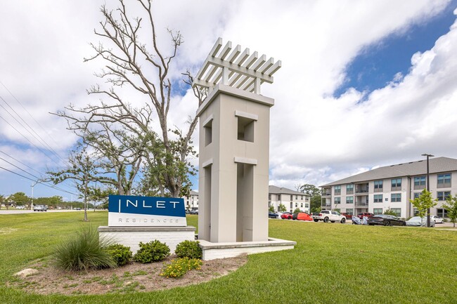 Building Photo - Coastal living right in the middle of Ocea...