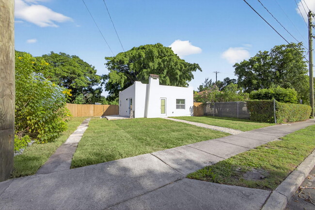 Building Photo - 3108 Greenwood Ave