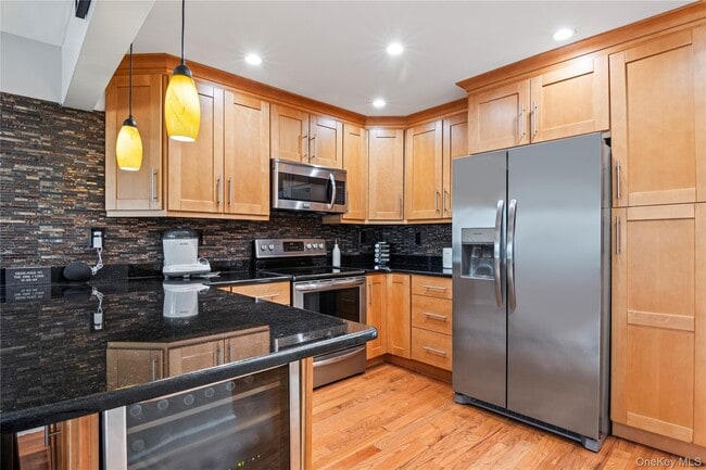 Building Photo - 937 Bowling Green Dr