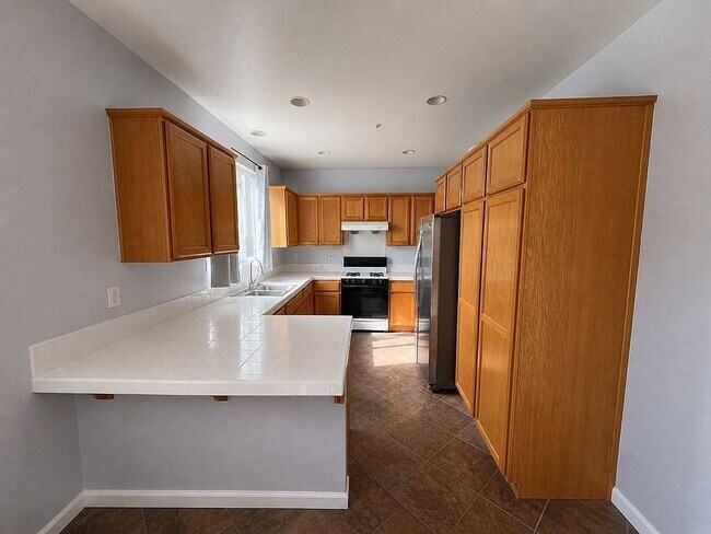 Building Photo - 831 Spring Mountain Ln
