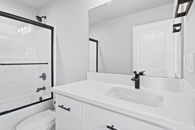 Building Photo - 1026-KE1026 Sassafras St