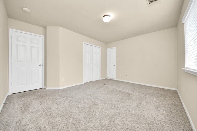 Building Photo - 13127 Barn Course Dr