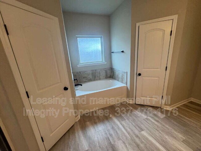 Building Photo - 201 St Caillin St