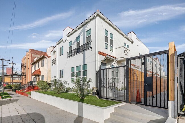 Building Photo - 1174 N Madison Ave