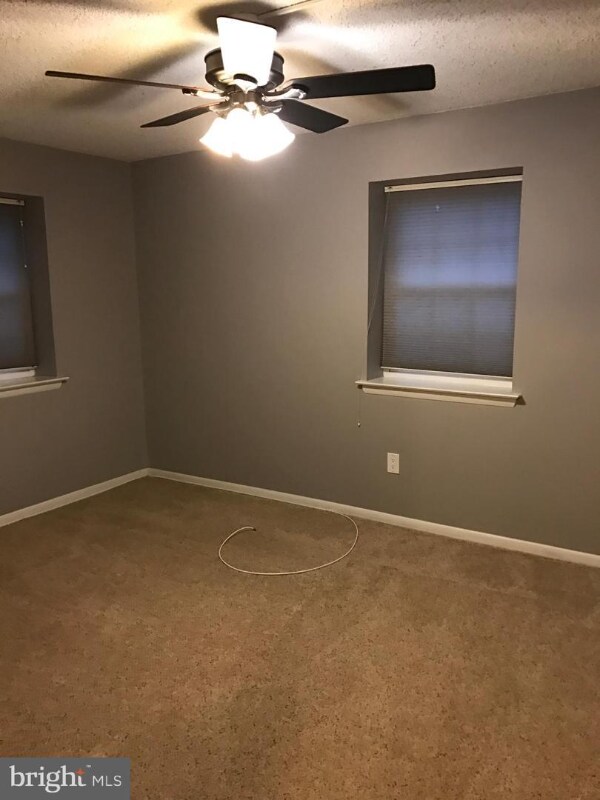 Building Photo - 3304 Valley Dr