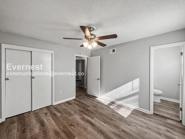 Building Photo - Limited Time Special Offer / 3 Bed, 1.5 Bath Home with Fenced Yard & Carport / Pet-Friendly / Com...