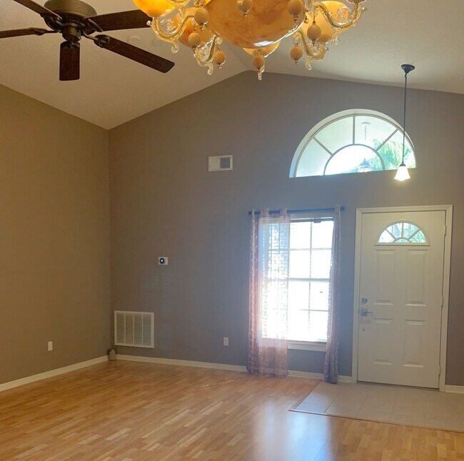 Building Photo - 3/2 Pool Home in Manderley Run