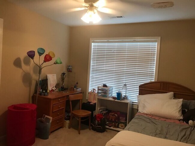 Building Photo - 121 Sonoma Way