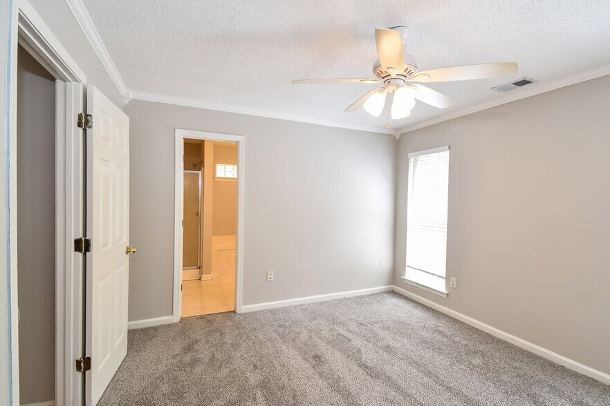 Building Photo - 10746 Pecan View Dr