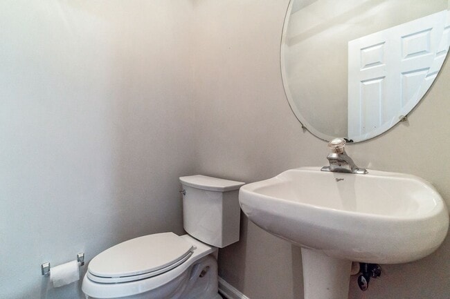 Building Photo - 487 Fort Hill Cir