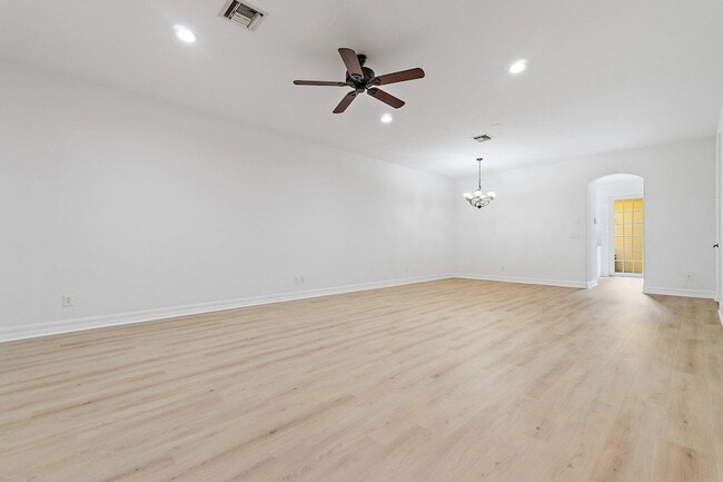 Building Photo - 150 Lismore Ln