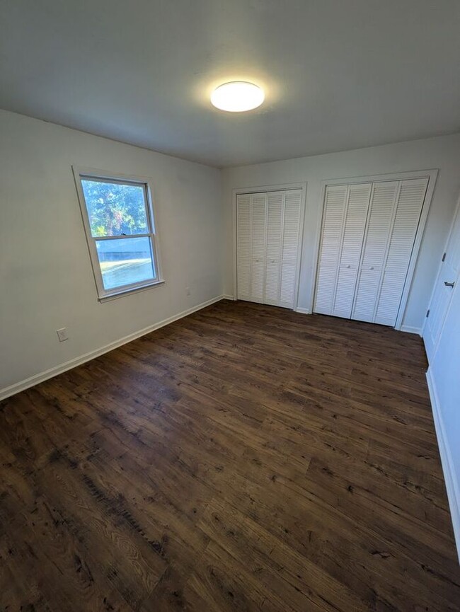 Building Photo - 2BD/1.5BA End Unit Townhome in Mimosa Gardens