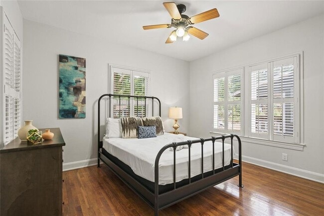 Building Photo - 2106 Kenwood Ave