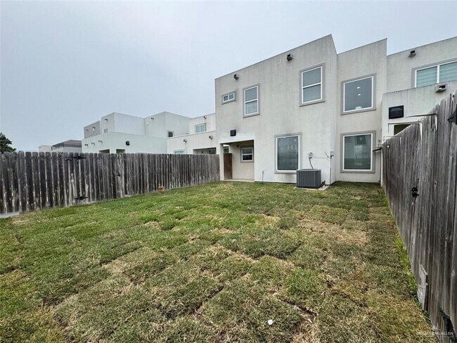 Building Photo - 2316 Corales St
