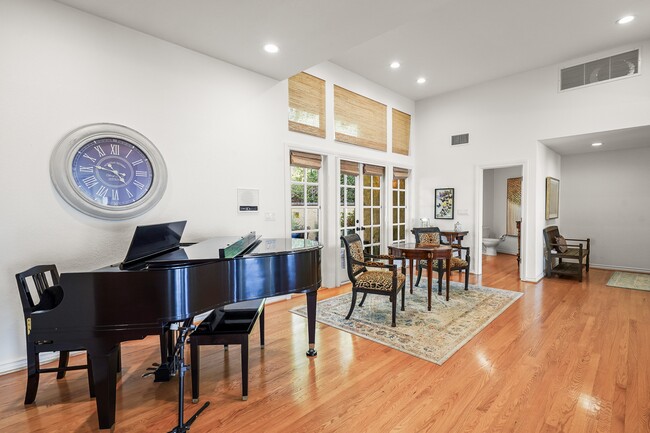 upper living room - 4244 Avenida de la Encinal