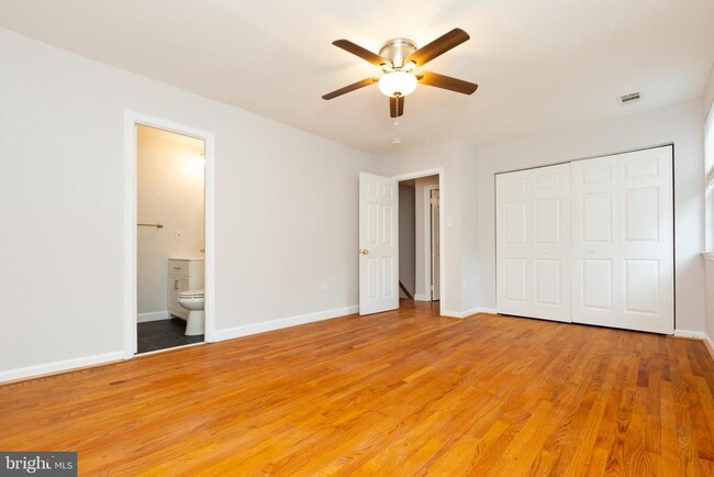 Building Photo - 9004 Roundleaf Way