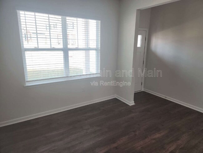 Building Photo - 92 Queen Vly Wy