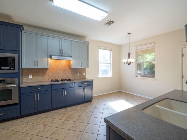 Building Photo - 1710 Lomita Dr