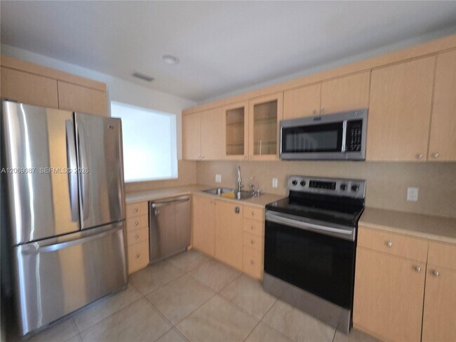 Building Photo - 12025 S Las Palmas Dr