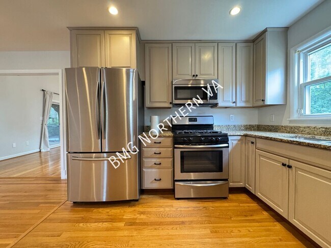 Building Photo - 1109 Hillcrest Dr SW