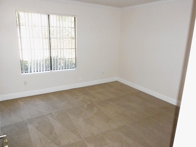 Building Photo - San Ramon Condo in Gated Community w/ Wash...