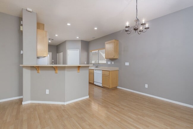 Building Photo - Great NLV single family 3 bedroom home.