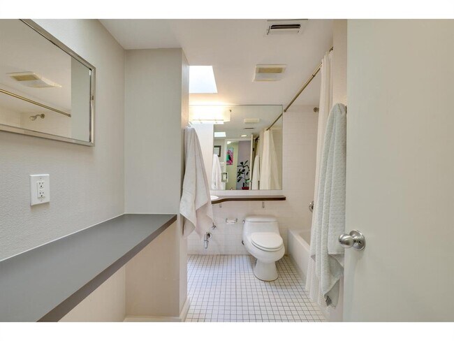 Building Photo - 2308 Enfield Rd