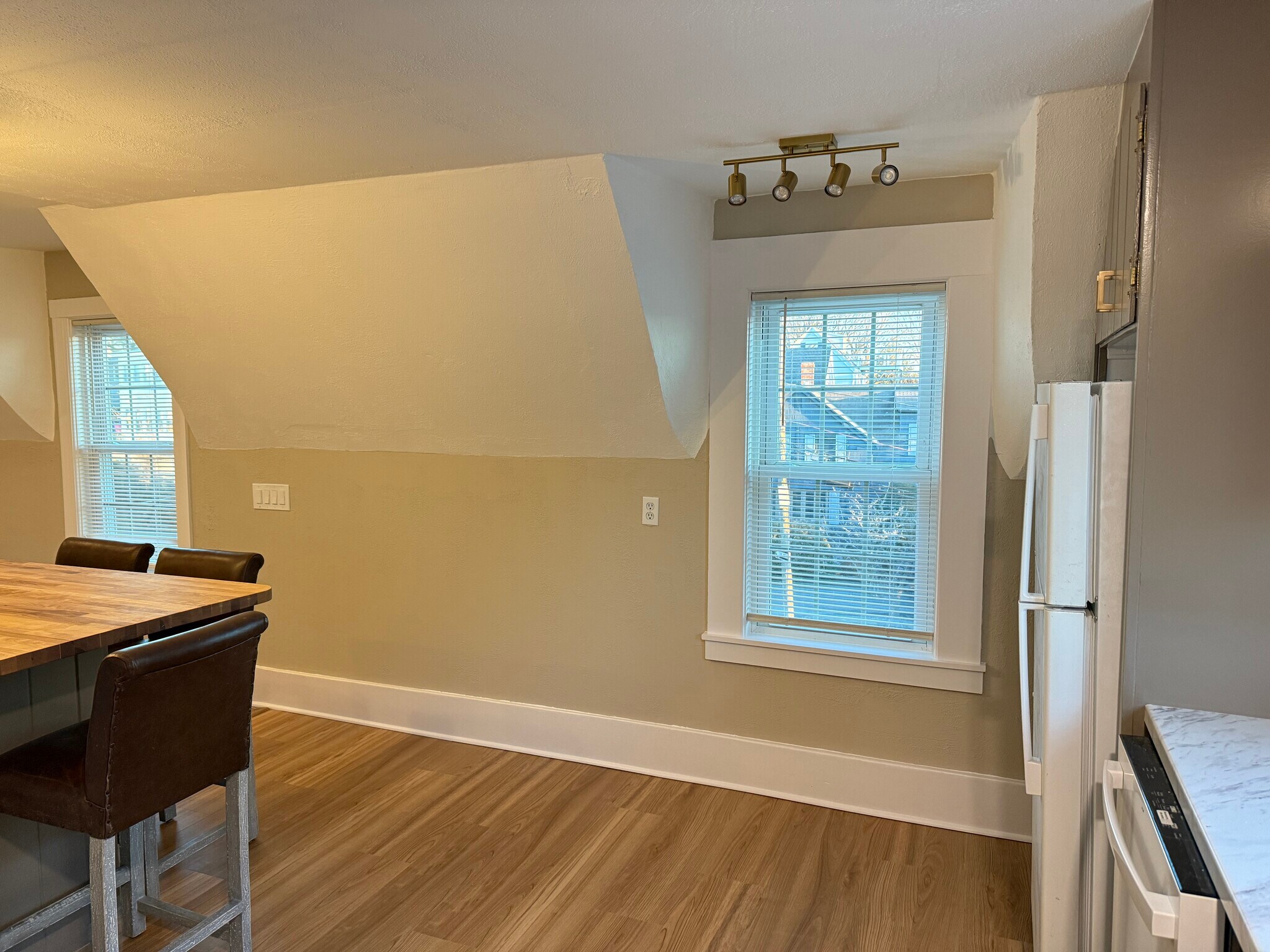 Building Photo - 60 Redington St