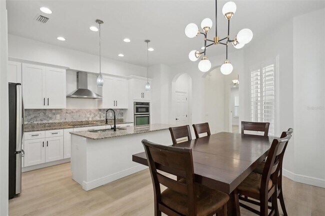 Building Photo - 307 S Arrawana Ave