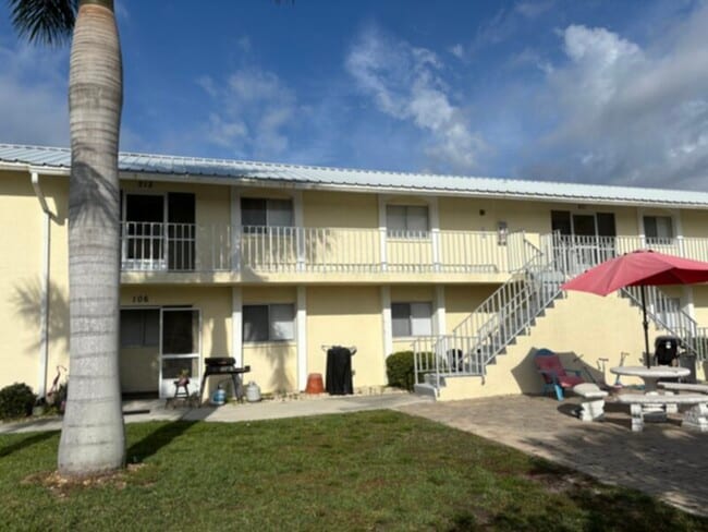 Building Photo - 2 Bedroom 2 bath Apartment- Convenient SW Cape Coral location!