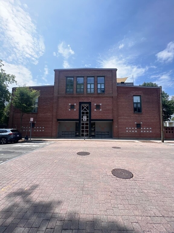 Building Photo - 71 Fulkerson St