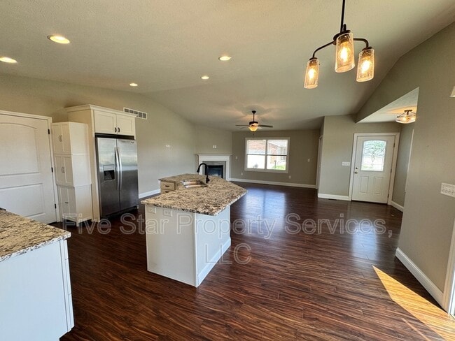 Building Photo - 1203 Hawthorn Ct