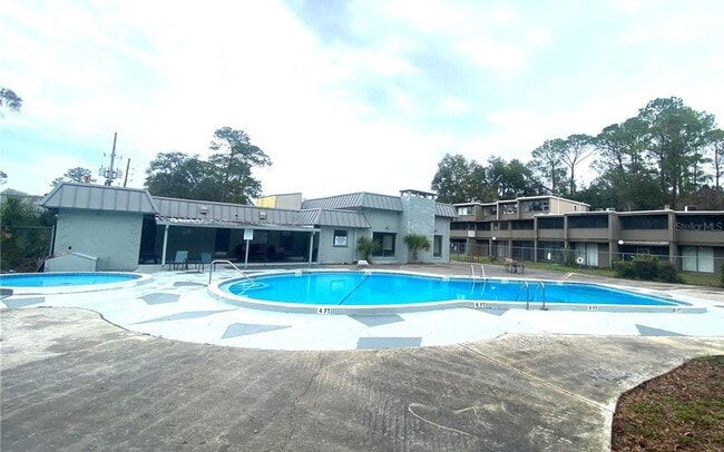 Building Photo - Townhouse close to shopping! Discount of 1...