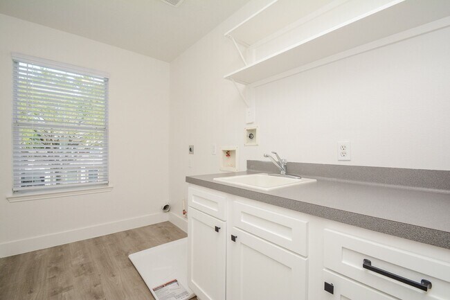 Building Photo - 9939 Farrell Dr