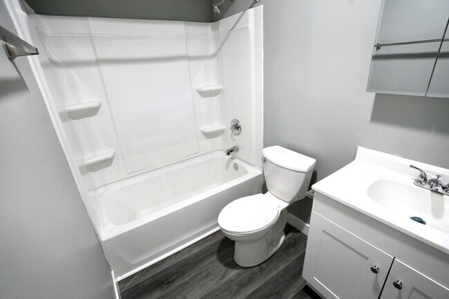 Building Photo - 1102 Salem Ave