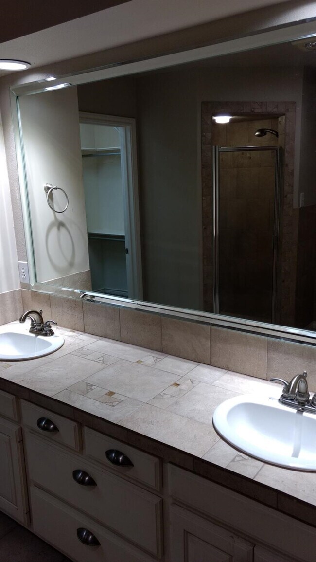 Building Photo - 3015 32nd St