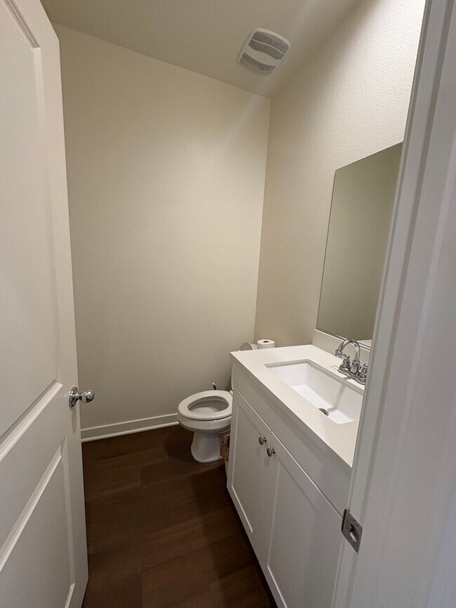 Building Photo - Spacious 3-Bedroom Townhome with Garage and Solar