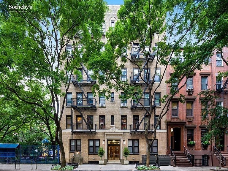 Building Photo - 342 W 21st St