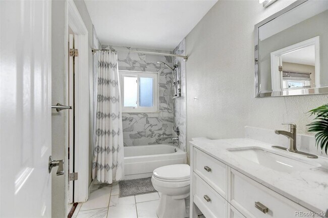 Building Photo - 16344 E Carolina Dr