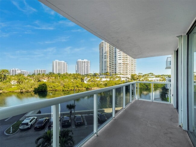 Building Photo - 20505 E Country Club Dr